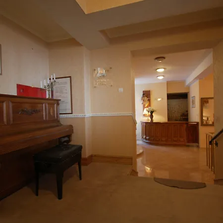 Solar Palace & Wellness 4*